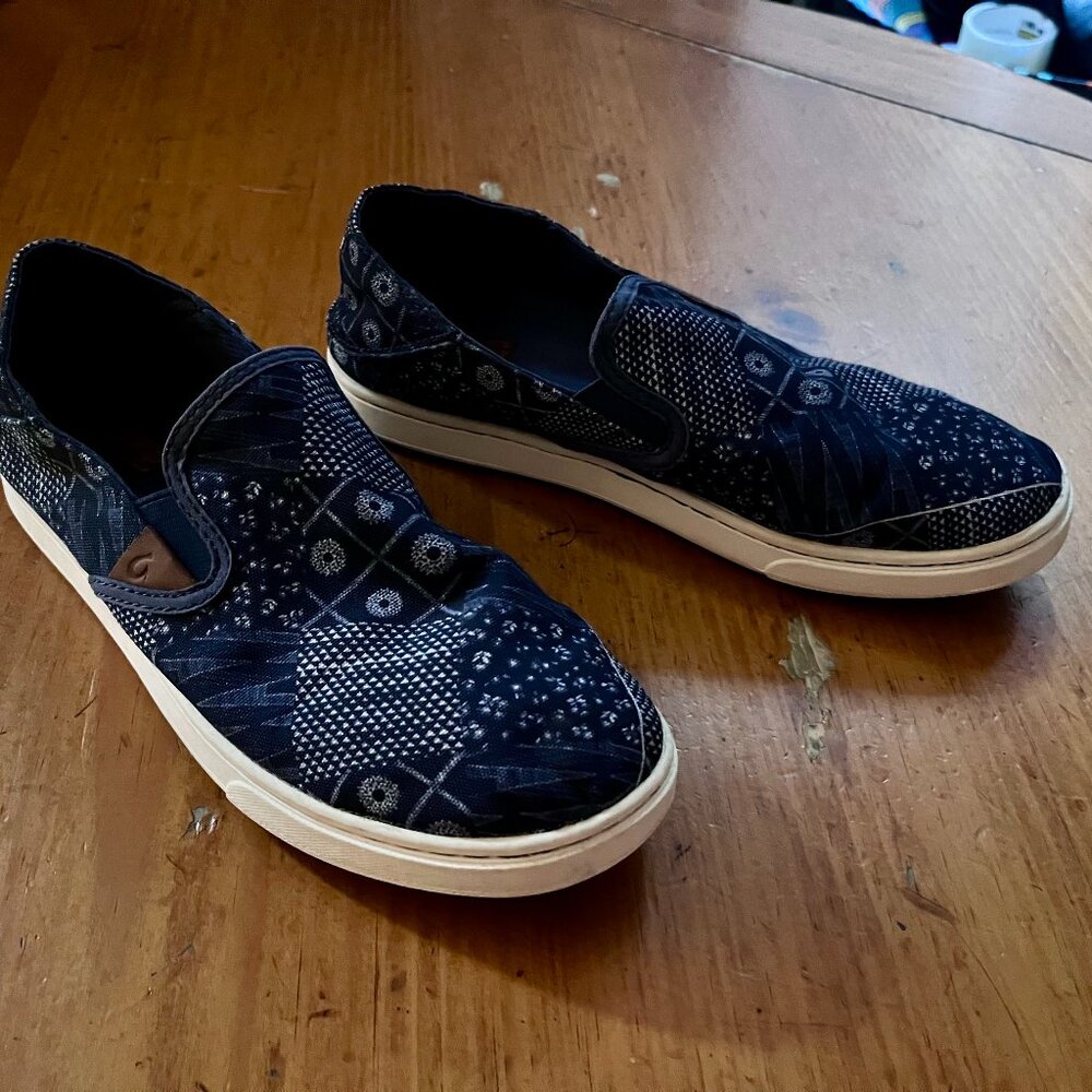 OluKai Slip On Sneaker French Paisley Navy Blue Womens Size 7 / EU 37